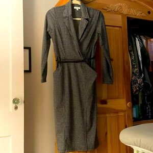 Max Studio tan / black houndstooth dress with belt / pockets